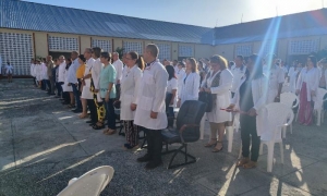 Continúa de pie nuestro ejército de batas blancas