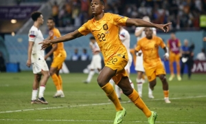 Denzel Dumfries lideró a Países Bajos en su avance a cuartos con un gol y dos asistencias. Foto: Reuters