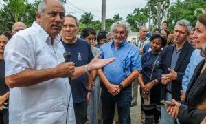 Develan estatua de Carlos J. Finlay 