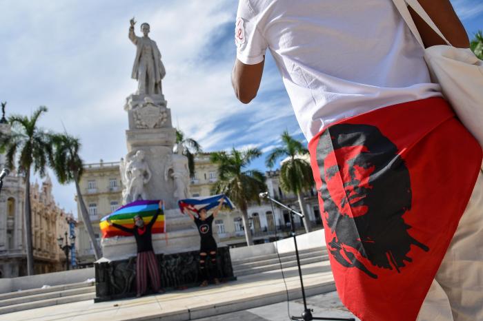 Hay vanguardia juvenil en Cuba dispuesta a más Revolución.