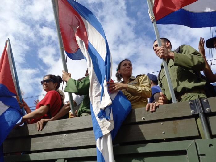 Jóvenes destacados integraron la caravana