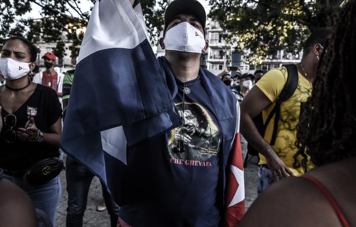 Contrario a la pretensión de hacer de la rebeldía un 
espectáculo, seamos rebeldes como el Che, pidamos lo imposible. foto: Ariel Cecilio Lemus.