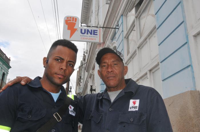UNE