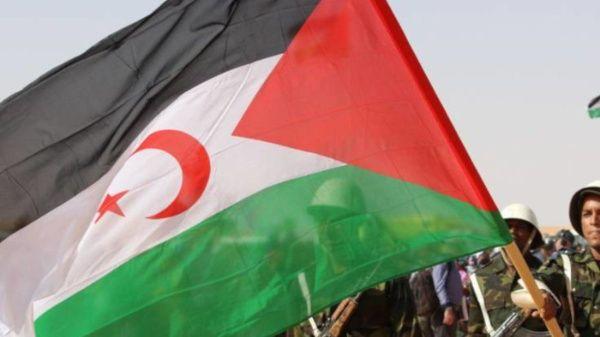 El Frente Polisario defiende el derecho del Sahara Occidental a su independencia y la celebración de un referendo popular.