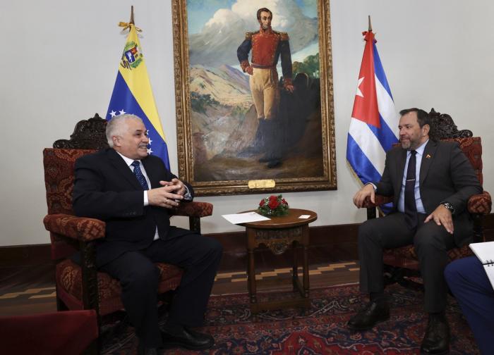  canciller venezolano, Yván Gil, mediante Twitter, después de intercambiar aquí con el embajador de la Isla, Dagoberto Rodríguez Barrera. Tomada de la cuenta en Twitter de @Dagober76504073