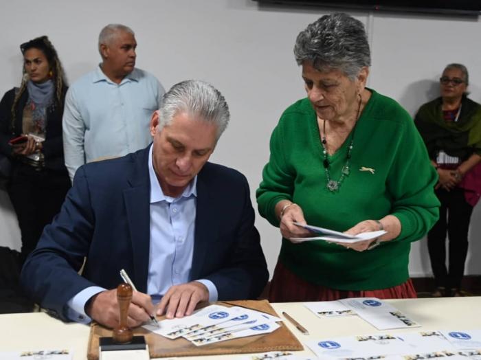 Cancelan sellos postales conmemorativos en homenaje al Héroe Nacional de Cuba