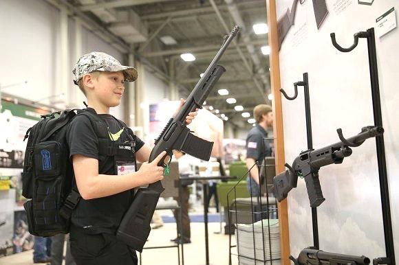 Vender armas para niños se convierte en el nuevo negocio de los mercaderes de la muerte. foto: afp