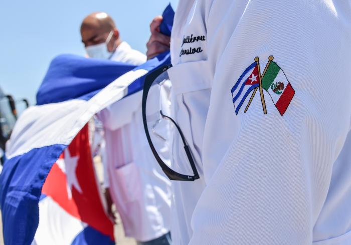Arriban a Cuba Colaboradores de la Brigada médica Henry Reeve que prestaba servicios en México para enfrentar la Covid-19, Coronavirus, en la Terminal 5 del Aeropuerto Internacional José Martí.