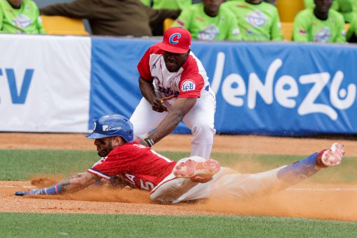 FOTOS Serie del Caribe - Cuba vs Dominicana (Juego 2)