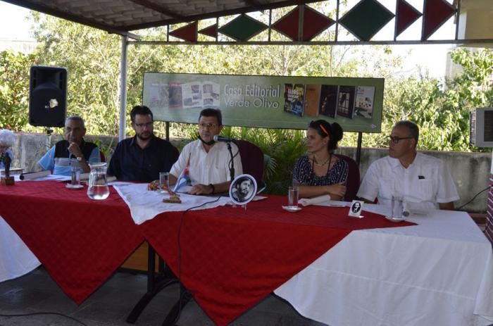 Representantes del proyecto sociocultural Mi historia, en el marco de la 31 edición de la Feria internacional del Libro. 