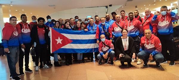 El equipo cubano al V Clásico Mundial de Beisbol fue recibido por MIguel Ángel Ramírez, embajador en Japón. 