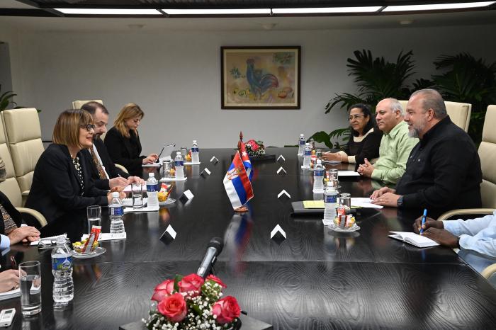 En el encuentro, el Primer Ministro destacó uno de los legados del Comandante en Jefe Fidel Castro Ruz y del líder serbio Josip Broz Tito. foto: estudios revolución