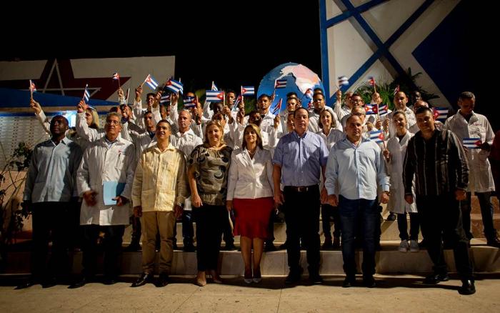 Médicos cubanos hacia Turkiye