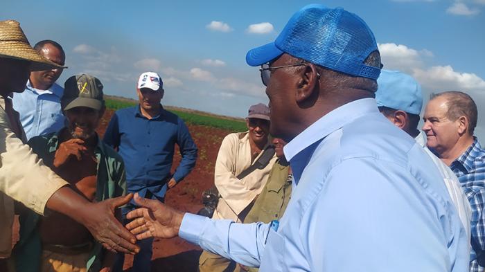 El Vicepresidente de la República de Cuba en intercambio con trabajadores de la rama agrícola en Ciego de Ávila