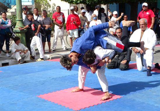 Camagüeyanos de todas las edades vistieron los atuendos deportivos para demostrar sus habilidades en varias disciplinas. Foto: Humberto Cid (Radio Cadena Agramonte)