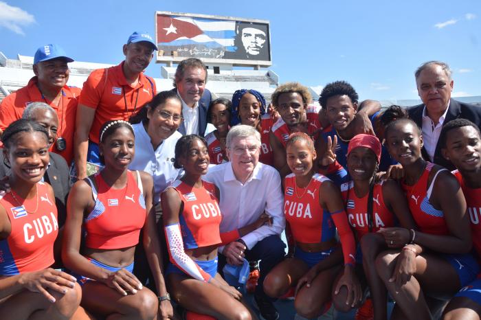 Tomas Bach Pdt Del COI visita Cuba   Estadio Panamericano