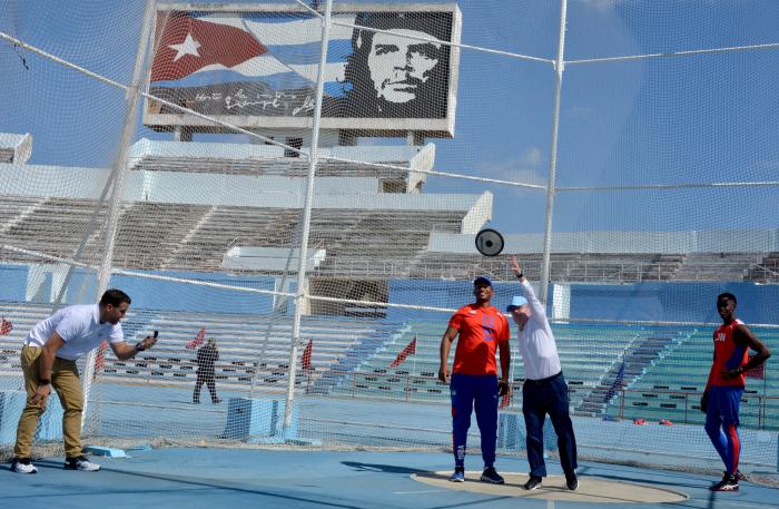 Tomas Bach Pdt Del COI visita Cuba   Estadio Panamericano