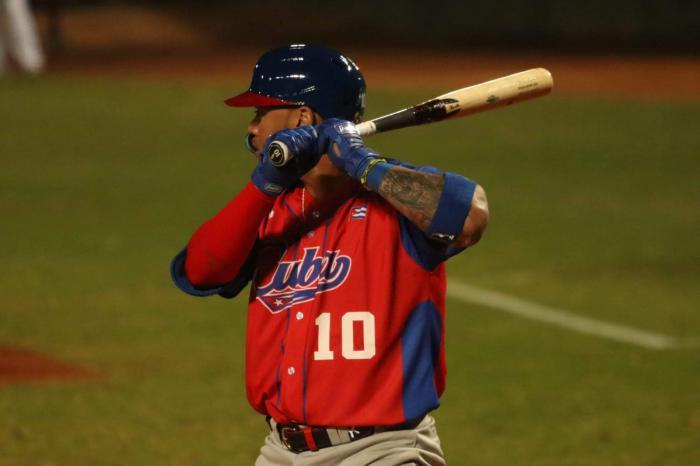 Moncada, Despaigne e Ibáñez fueron los mejores bateadores cubanos del partido. 
Foto: Youchi Terawaki 