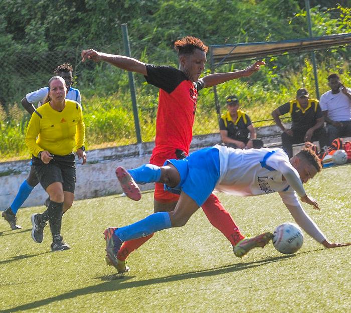 Campeonato Nacional de futbol, Habana Santiago de Cuba, favoritos, en la Cancha de la Polar
