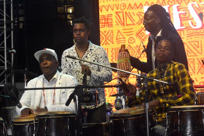 Clausura de la Fiesta del Tambor  Guillermo Barreto in memoriam en la Piragua. Homenaje a Lázaro Ross. Osin del Monte