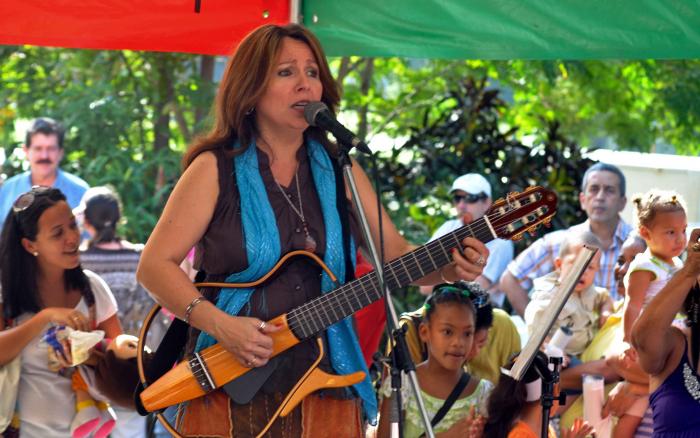 Liuba María Hevia es una de las más importantes voces femeninas de la Nueva Trova. foto: Yander A. Zamora de los Reyes 	

Liub0114