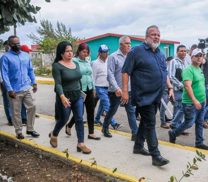 El 1er Ministro de la República de Cuba, Manuel Marrero Cruz, recorre zonas de al base de Campismo Los bajos en el Municipio Gibara en Holguín