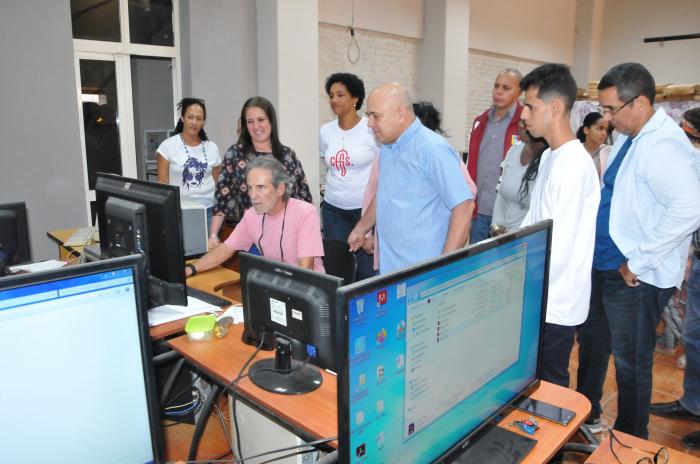 El Secretario de Organización del Comité Central del Partido y los otros cinco candidatos a diputados del municipio de Cienfuegos visitaron el periódico 5 de Septiembre