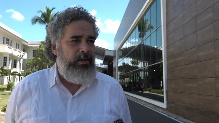 a Rodolfo benítez en el contexto de la Cumbre