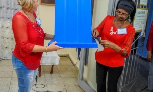 Colegio electoral de Holguín donde votó el Primer Ministro