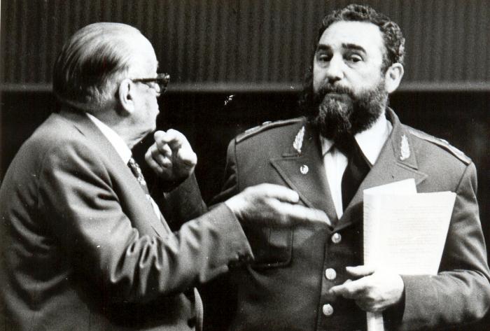 Fidel Castro con Alejo Carpentier en la Asamblea Nacional del Poder Popular.
Foto: Liborio Noval 28/06/1978