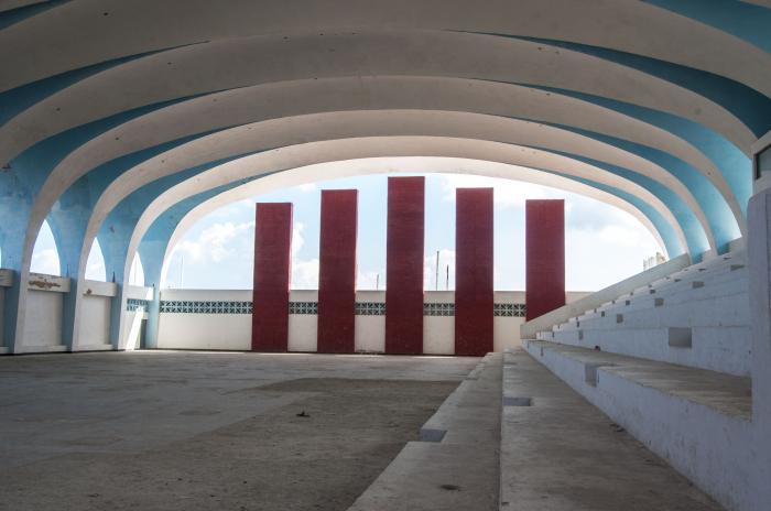 Labores de reconstrucción en el Centro Deportivo Comunitario José Martí.