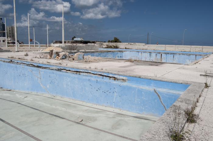 Labores de reconstrucción en el Centro Deportivo Comunitario José Martí.