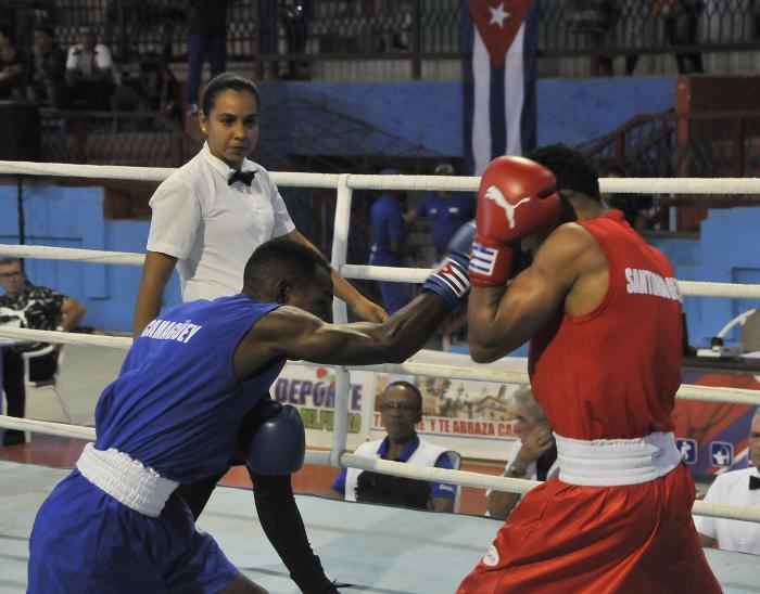 Damián Arce (azul) lidera la escuadra cubana rumbo a los Juegos del alba. 
foto: Ismael Batista Ramírez	
