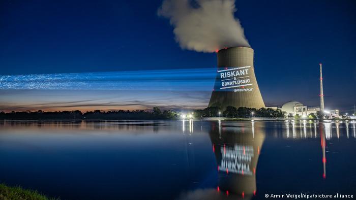 La central nuclear de Isar 2 durante una protesta de Greenpeace en una imagen de archivo