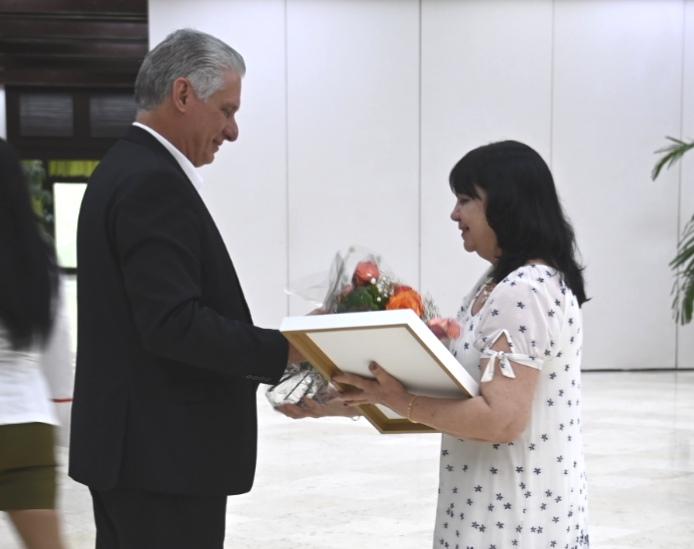 Reconocimiento a 63 dirigentes y trabajadores del Partido