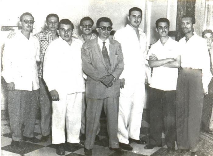 Durante los preparativos de las acciones del 26 de julio. Jesús Montané Oropesa (a la izquierda) de Fidel Castro Ruz. foto: archivo de granma