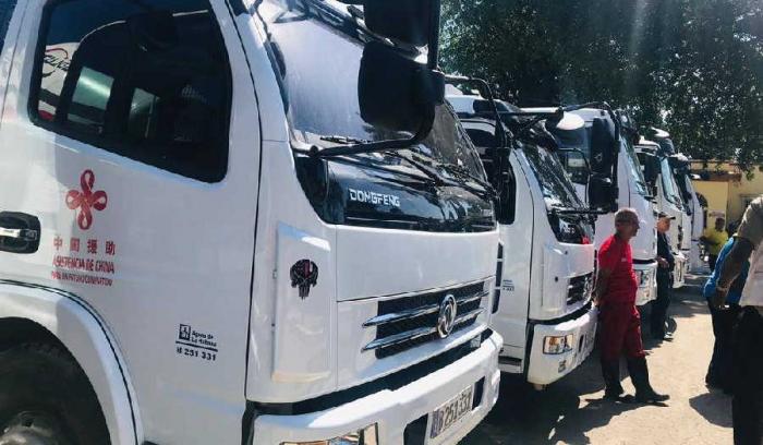 El donativo se compone de camiones desobstructores de alta presión, camiones limpia fosas, ómnibus, camiones hormigonera y cuñas tractoras, entre otros equipos.