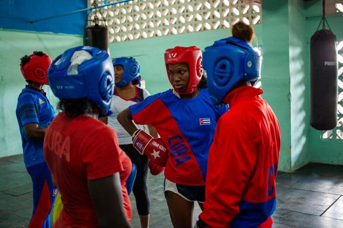 «Las mujeres cubanas son fuertes, combativas. Esperamos que el boxeo femenino cubano alcance buenos resultados a nivel internacional», expresó Santiago Suárez. 