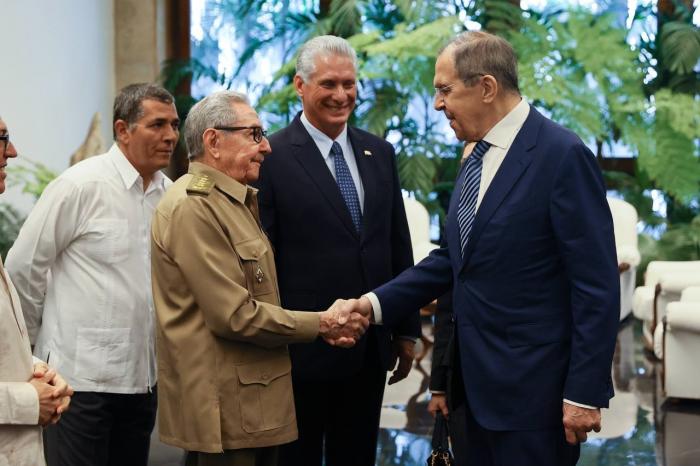 Durante el encuentro se pudieron constatar las excelentes relaciones entre Rusia y Cuba, basadas en tradicionales lazos de amistad. foto: Estudios Revolución