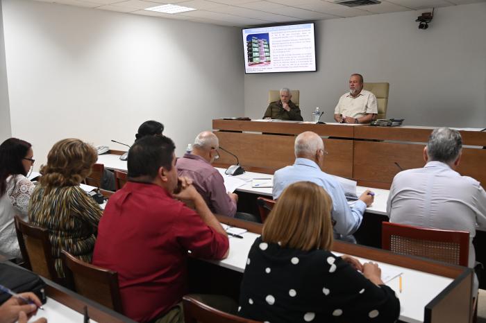 El Primer Ministro insistió en que el principio de «Gobierno en la calle», allí donde son mayores las problemáticas, no puede ser un slogan, ni una frase para acariciar los oídos. Foto: Estudios Revolución
