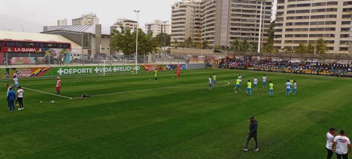 El estadio de fútbol de Camurí Chico forma parte de las nueve sedes guaireñas que acogerán la cita regional. foto de la autora
