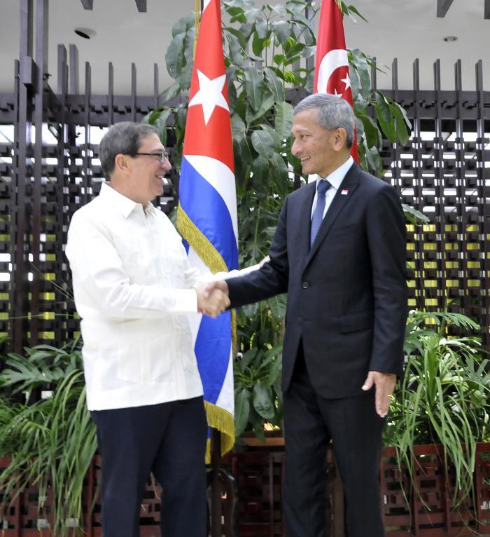 Bruno Rodriguez Parrilla, canciller de Cuba, recibe al canciller de Singapur Exmo.Sr. Vivian Balakrishnan.