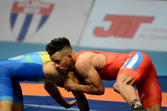 Alejandro Valdés subió a lo más alto en los 65 kg. foto: Ricardo López Hevia
