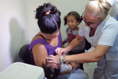 Cuba administra como promedio anual unas 4 800 000 dosis de 13 tipos diferentes de vacunas, simples 
o combinadas, dirigidas a la prevención de 13 enfermedades. foto: jorge Pérez Cruz
