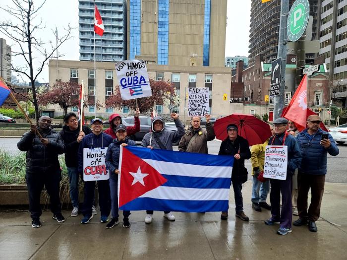 Amigos solidarios desde varias ciudades del mundo unen sus voces al reclamo 
enérgico del pueblo cubano. foto tomada del twitter de bruno rodríguez