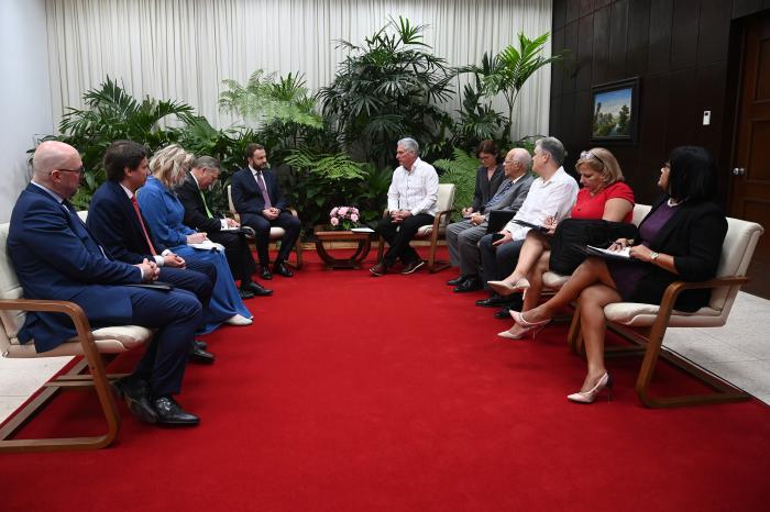 El Presidente de la República MIguel Díz-Canel Bermúdez sostuvo esta martes un encuentro con Maksim S. Oreshkin, asesor del Presidente de la Federación Rusa, Vladimir Putin; desarrollado en el Palacio de la Revolución