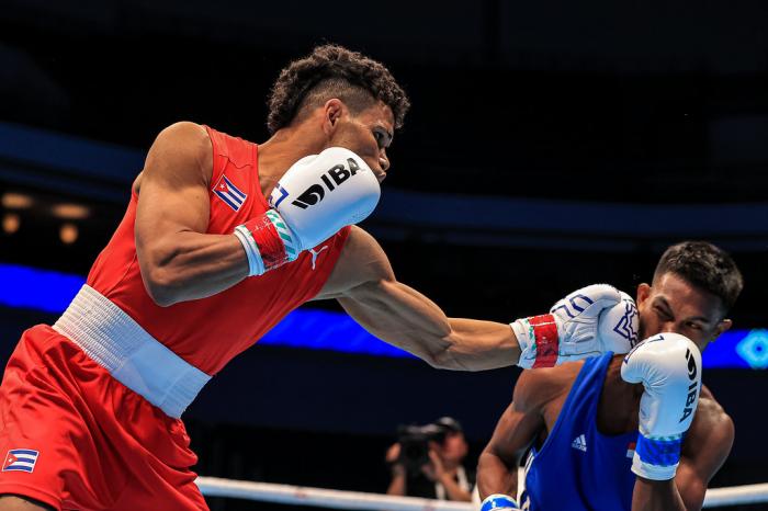 Erislandy Álvarez (60 kg) debutó con victoria ante Gianlugi Kalaipupin, de Indonesia. Foto:  www.iba.sport
