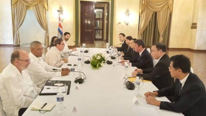 Bruno Rodríguez Parrilla, sostuvo ayer un encuentro con el secretario general del Partido Liberal Democrático y exministro de Relaciones Exteriores de Japón, Motegi Toshimitsu