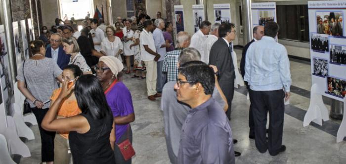 exposición fotográfica en conmemoración al centenario del natalicio del líder nacional del pueblo de Azerbaiyán, Heydar Aliyev