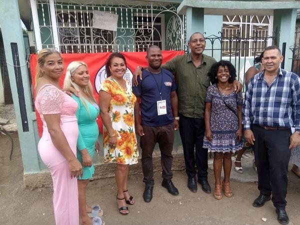 Leodanis, al centro, es el primer delegado al congreso cederista elegido en provincia de Santiago de Cuba